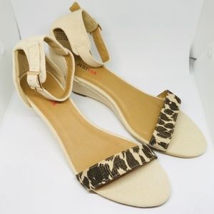 Low-heel sandals